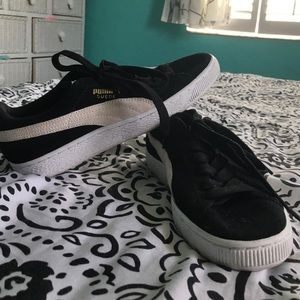 Puma suede sneakers!